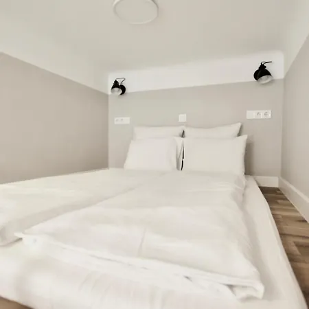 Standard By Hi5-mini Flat In The Center
